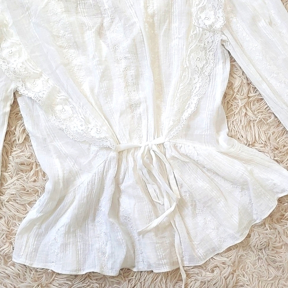 Majorelle Lace Flare Sleeve Blouse - Picture 7 of 11